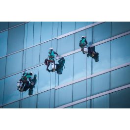 幕墙清洗维护方案解析：专业与效率的结合