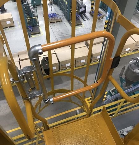 Fast Gate自闭式安全门在楼梯笼梯顶端的应用